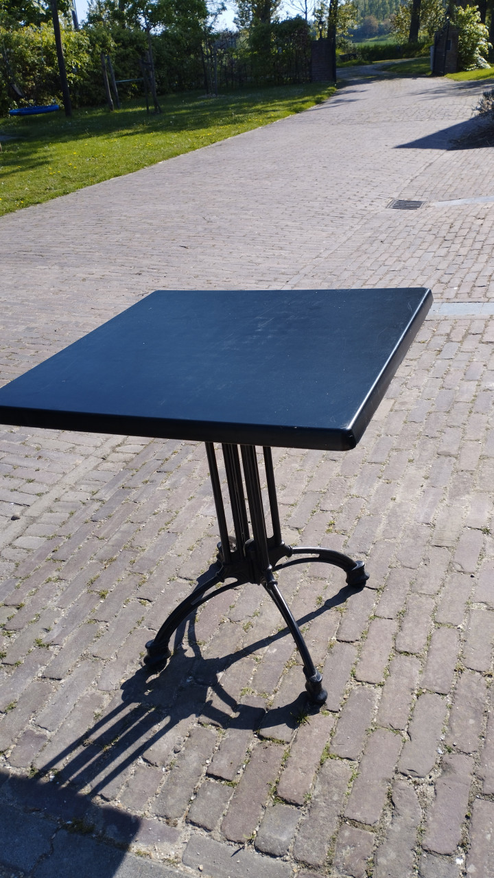 Leuke tuintafels. Ideaal voor een feestje!