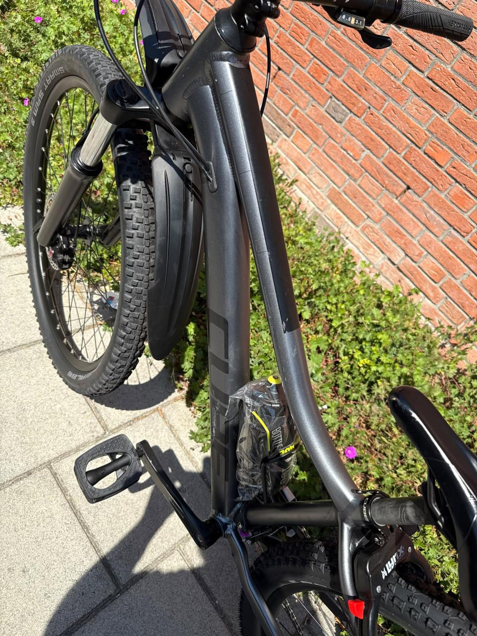 CUBE | ACCESS WS | 27.5 INCH | FRAME 34 CM | 2X8 V | NETTE STAAT!