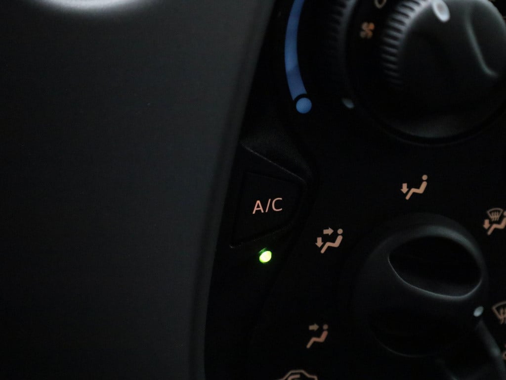 Peugeot 108 1.0 e-vti active | airco | bluetooth | lage km stand