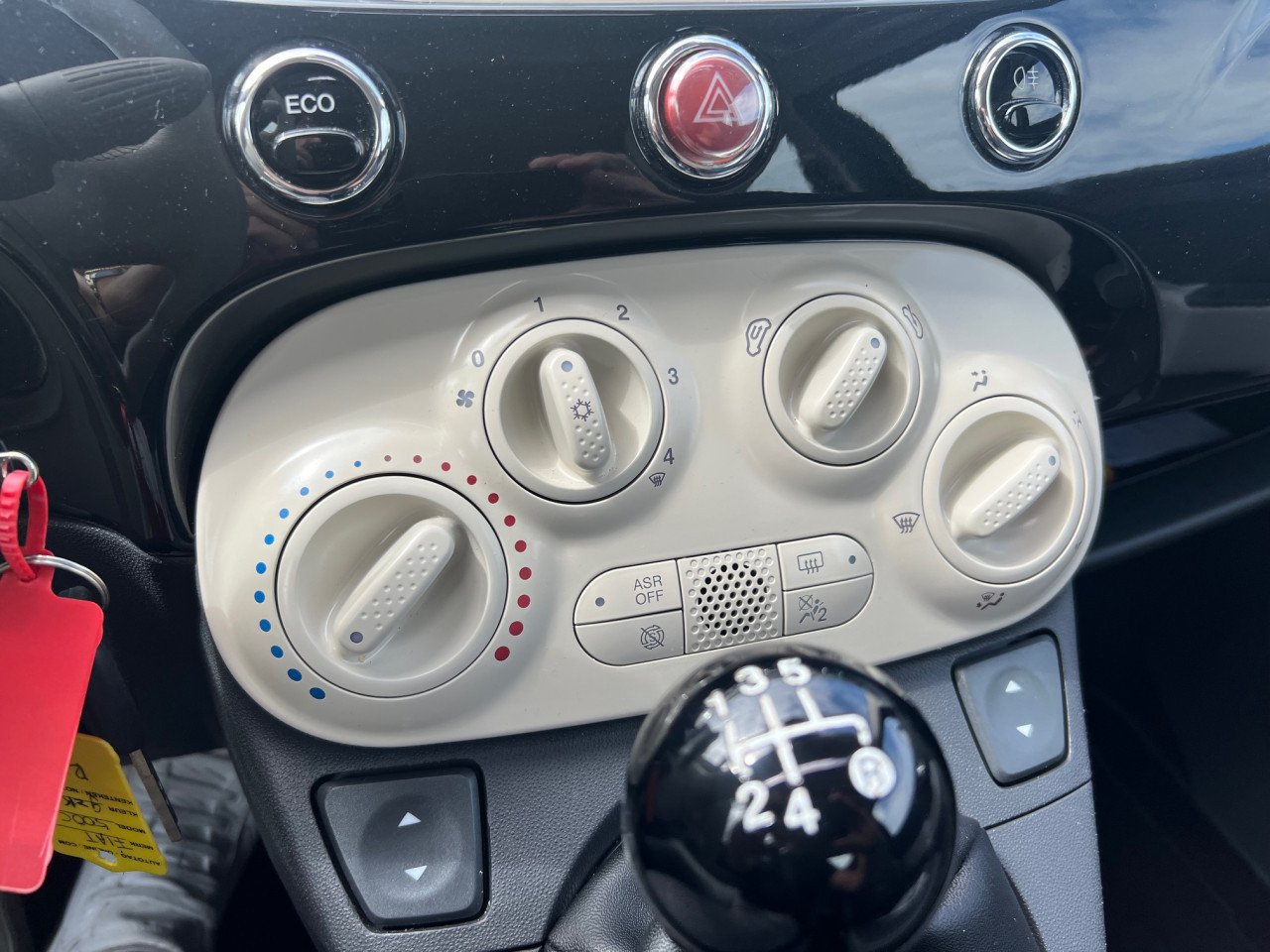 Nieuwstaat, Fiat 500 Cabrio uit 2015 met slechts 78.000 km