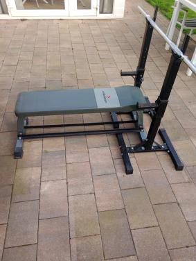 Fitness bank met haltersteunen