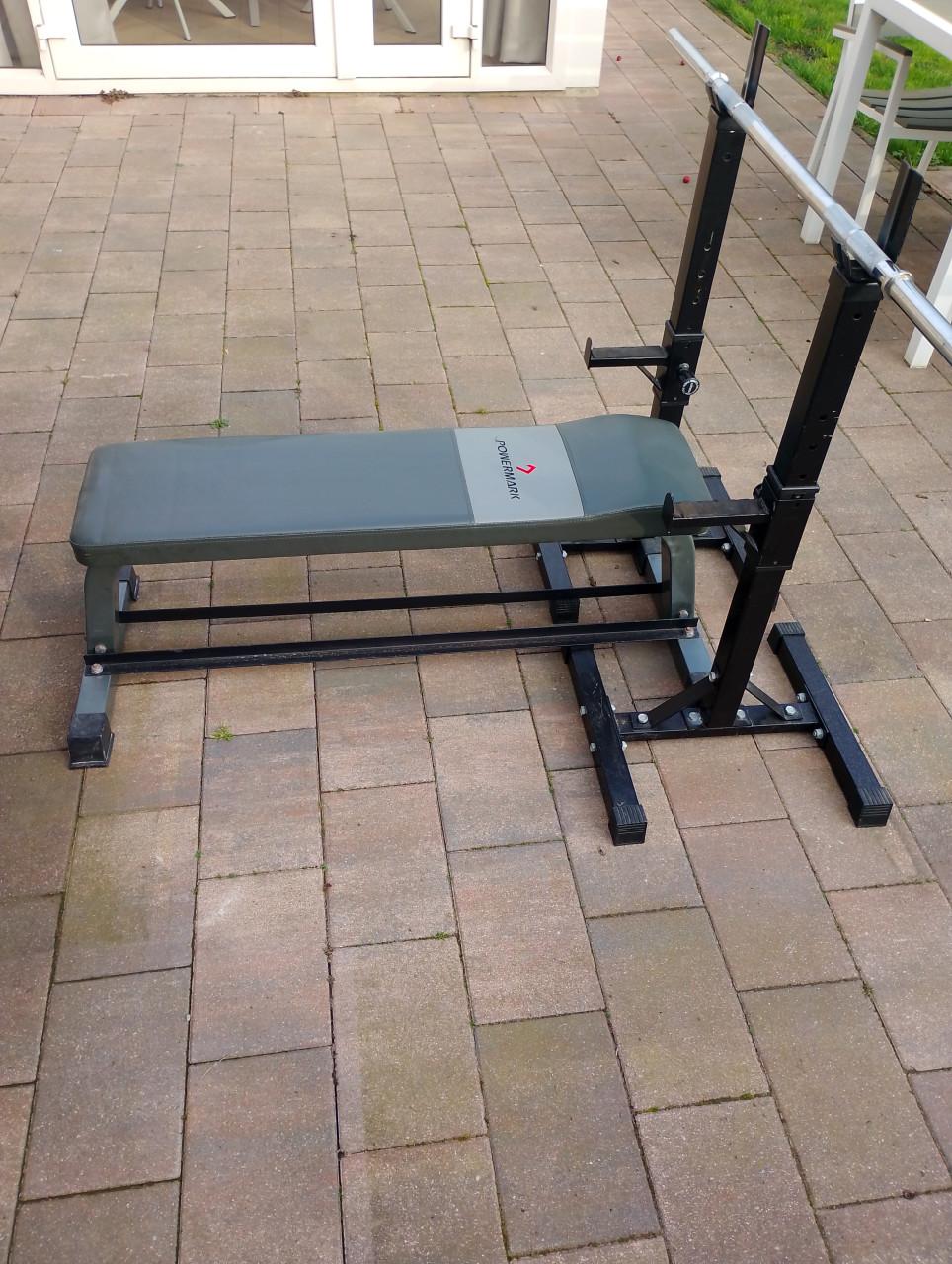 Fitness bank met haltersteunen