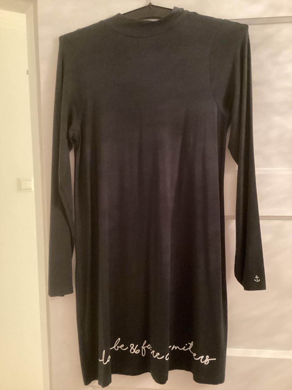 Mooi donker blauw jurkje maat xl amper gedragen