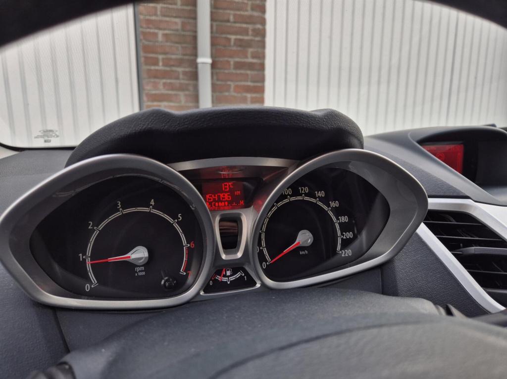 Ford Fiesta 1.25 titanium / dealeronderhouden / voorruitverwarming / stoelv