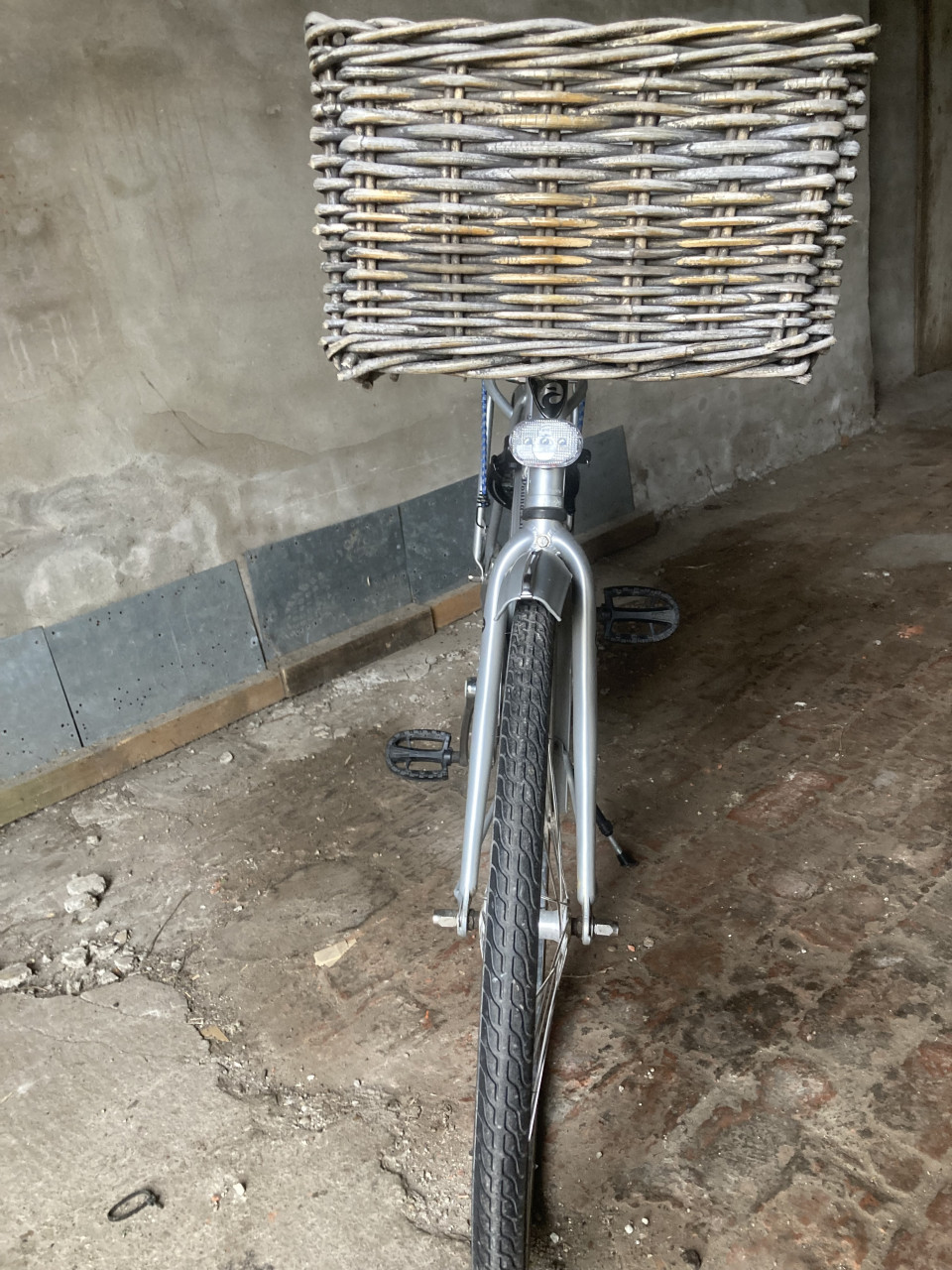 Batavus meisjesfiets 24” met rieten mandje