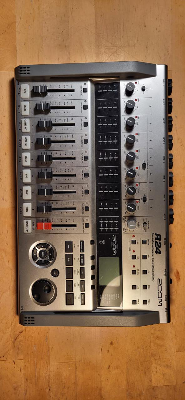 ZOOM  R24  -  Recorder / Interface / Controller / Sampler