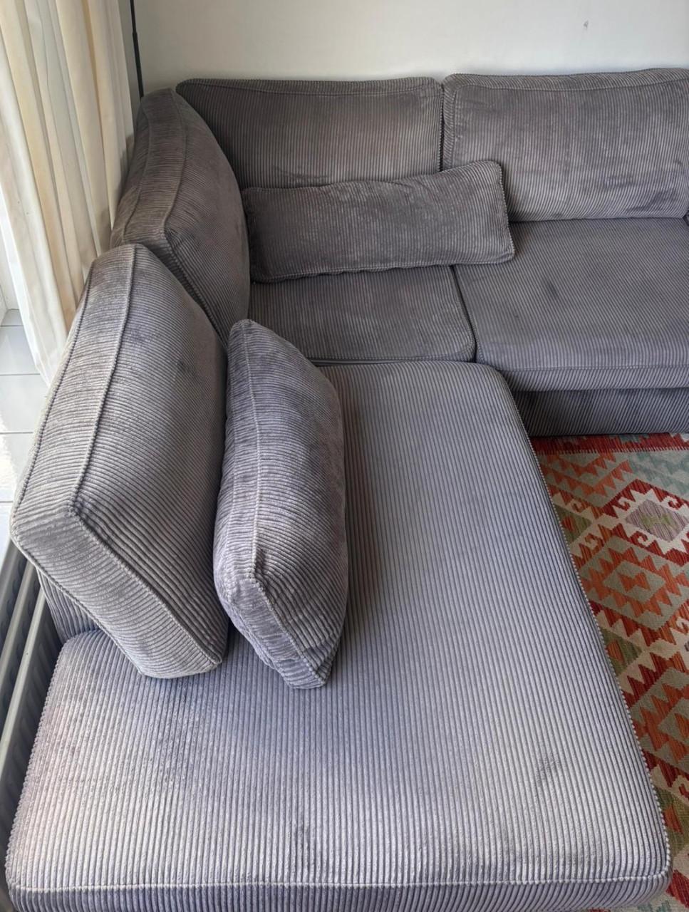 Grijze hoekbank 300 x 240 cm in goede staat