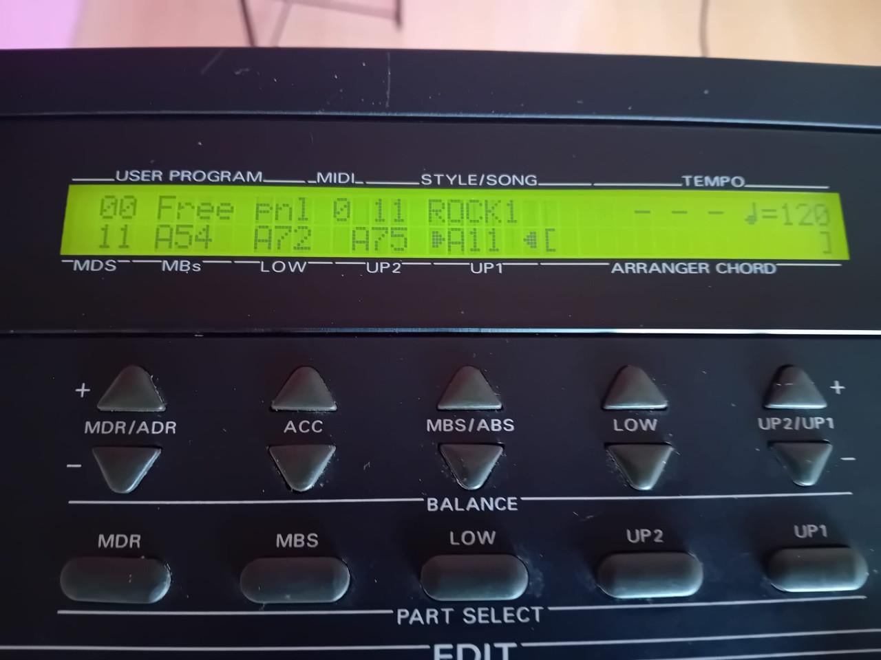 Roland E-86 intelligent synthesizer