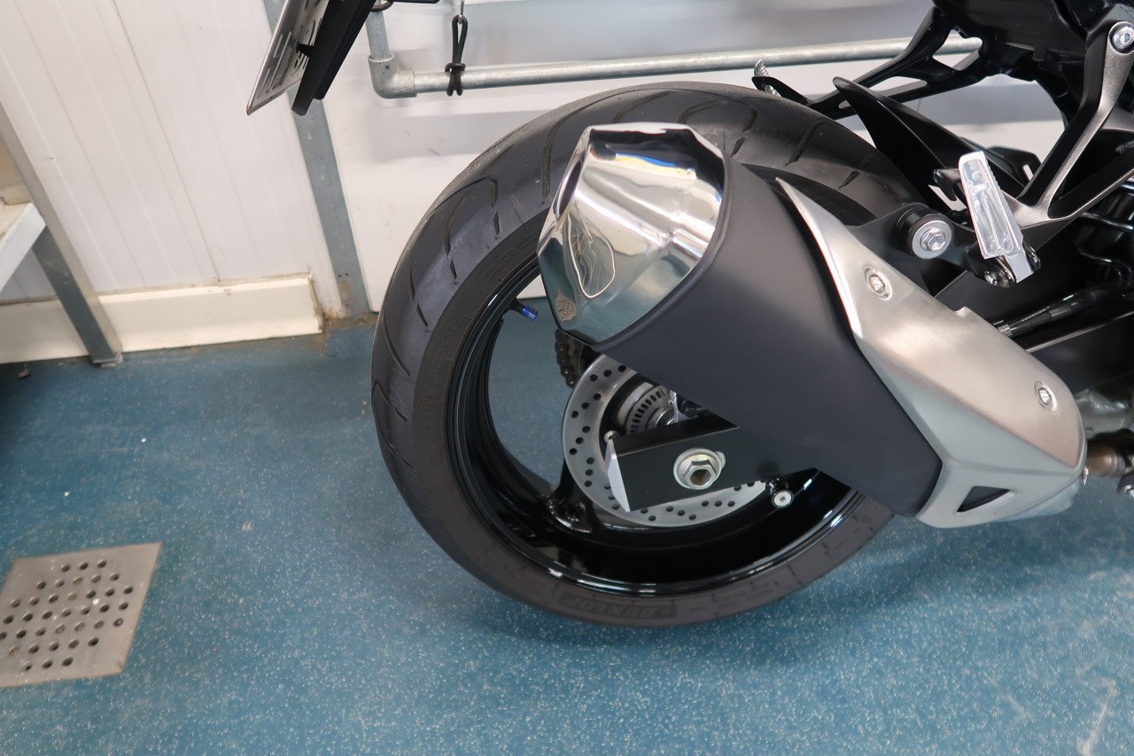 Suzuki GSR750 2016