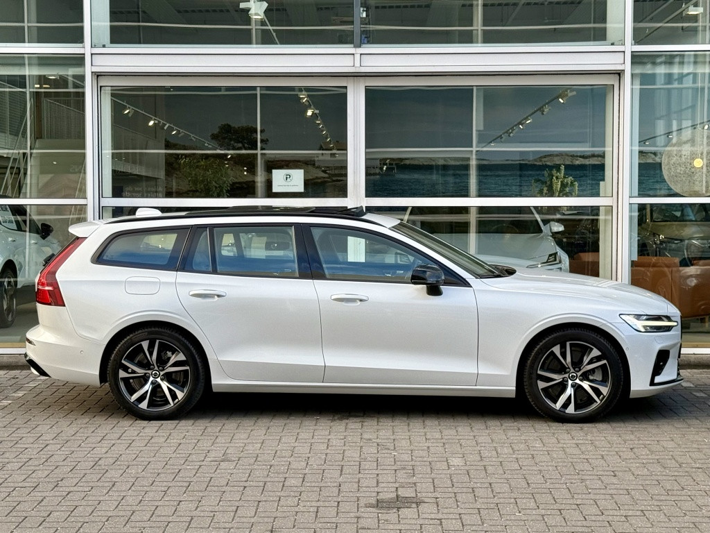 Volvo V60 t6 recharge 398pk ultra dark| panodak| adap.cruise| 360camera