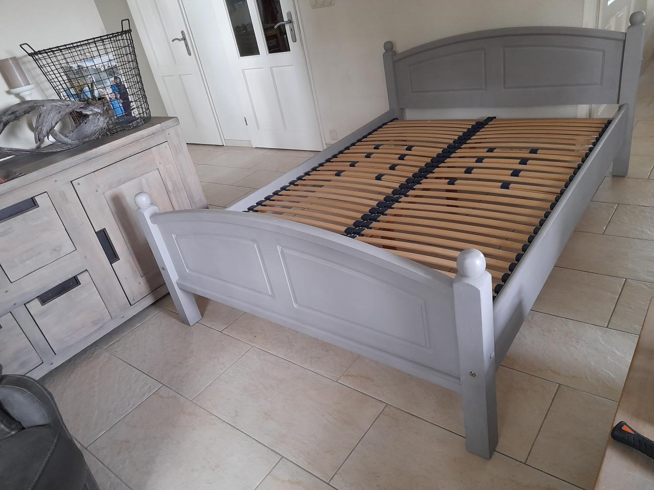 Massief houten 2 Persoons bed 140 x 200 (in goede staat )