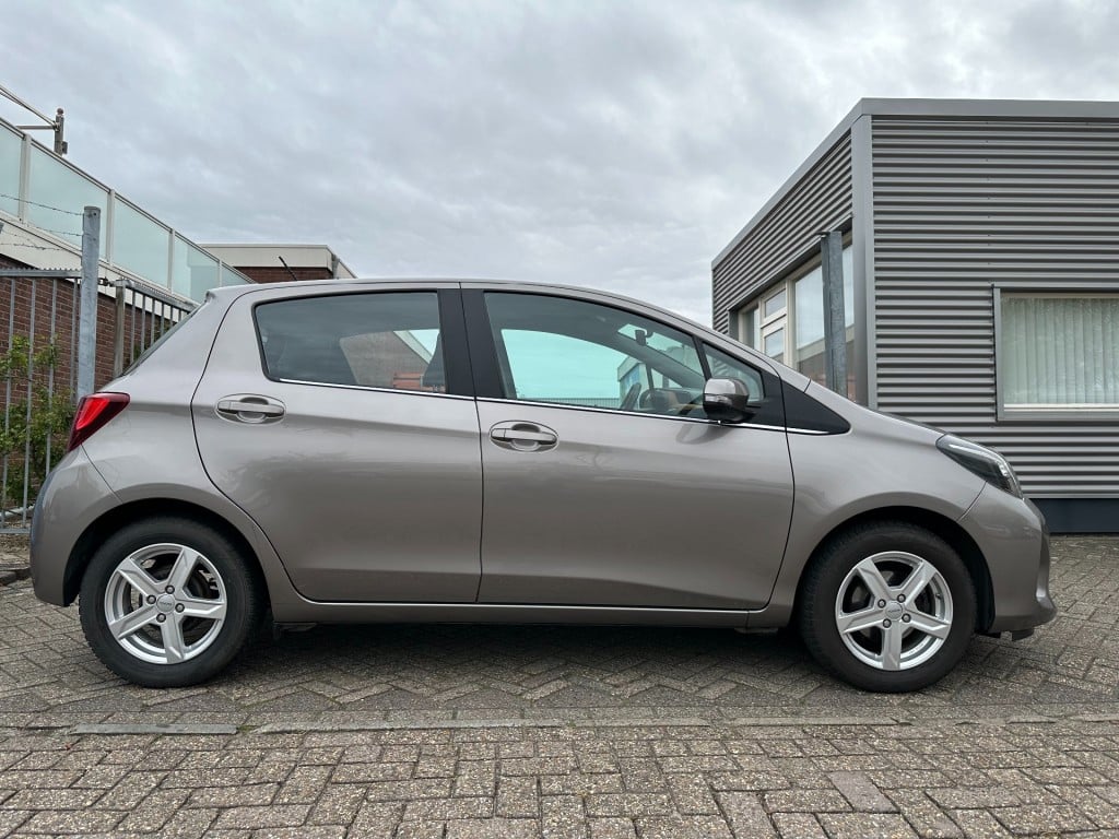 Toyota Yaris 1.3 vvt-i style automaat camera cruise control navi bluetoo
