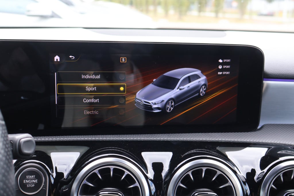 Mercedes-Benz A-Klasse 250 e business solution amg limited l mbux l camera 