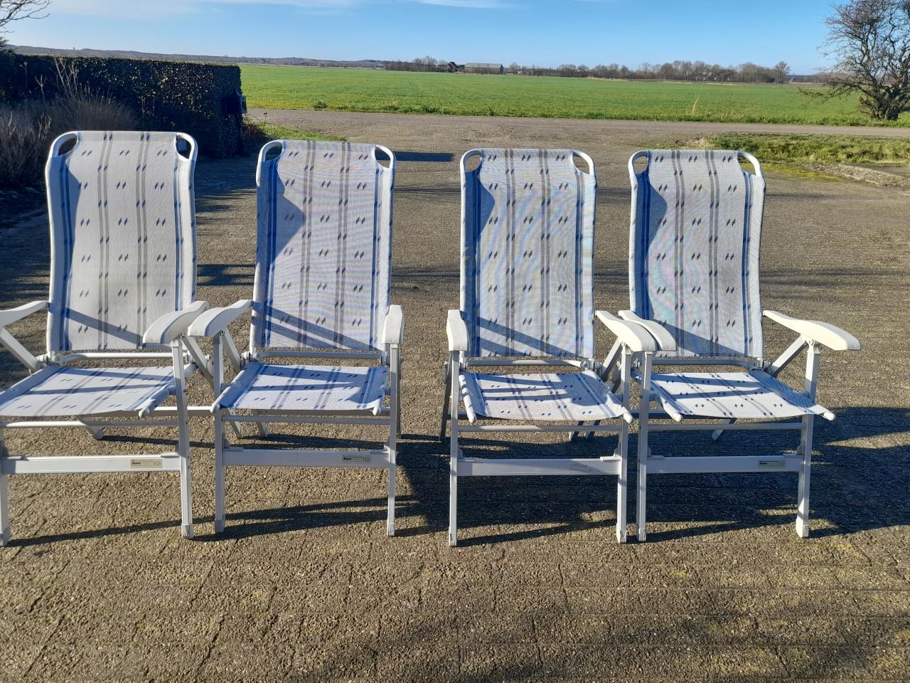 4 Verstelbare tuinstoelen (in goede nette staat )