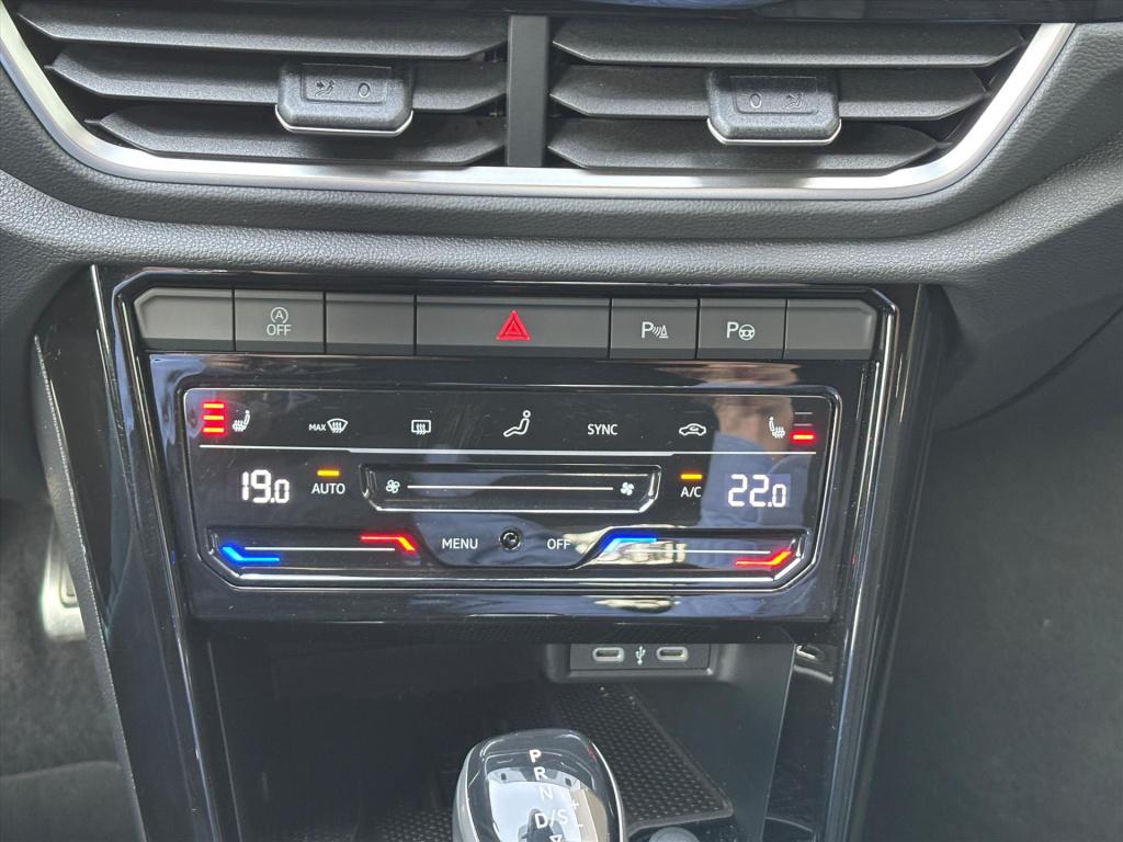 Volkswagen T-roc 1.5 tsi 150pk 7-dsg r-line|camera| dodehoek|carplay|led| r