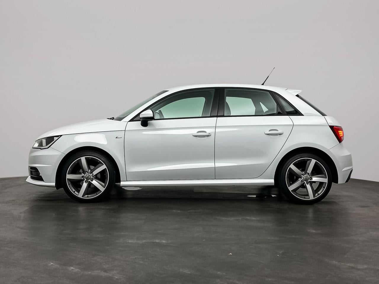Audi A1 Sportback 1.0 TFSI | S-Line | Navi | Cruise Control