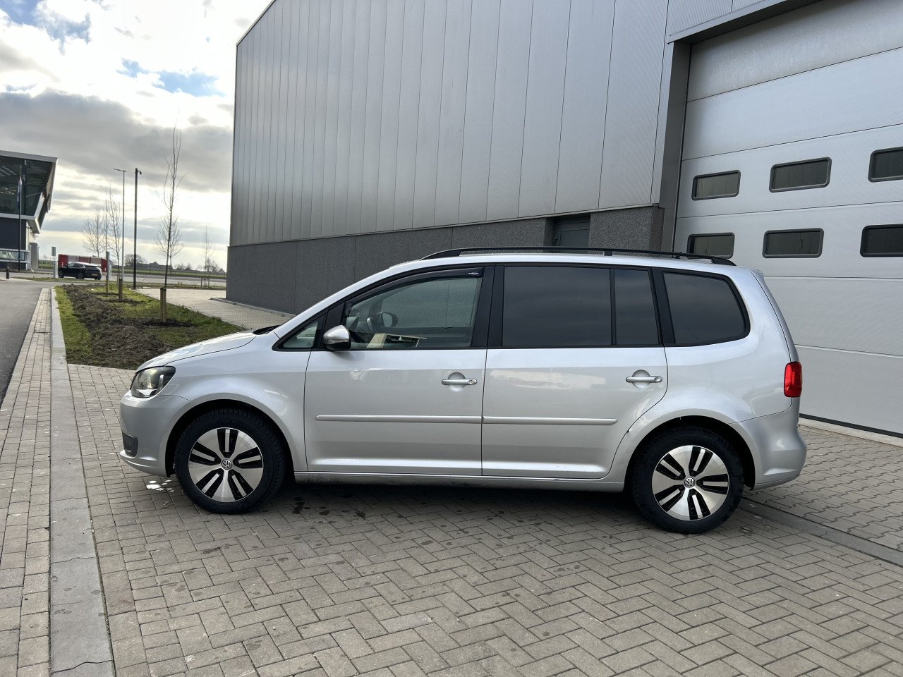 Volkswagen Touran 1.6 TDI Comfort/APK/DSG/GRIJS KENTEKEN/