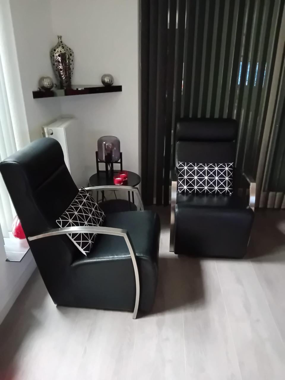 2 Bijzonder Mooie zwart lederen Fauteuils