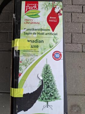 Grote kunstkerstboom