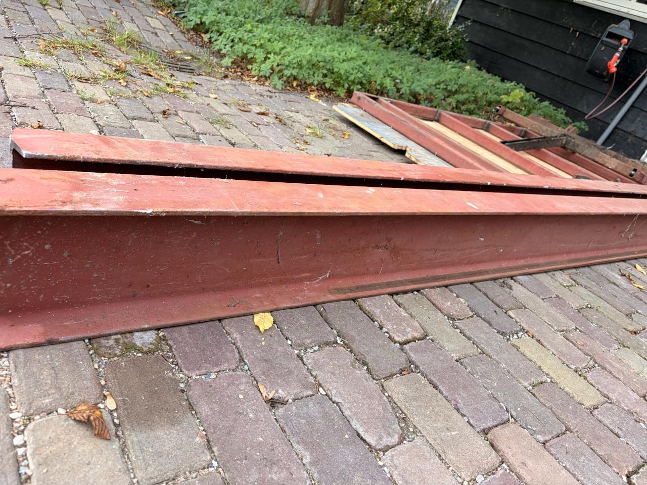 GRATIS staalprofielen 2000mm x 5300 lang plus werklift van staal