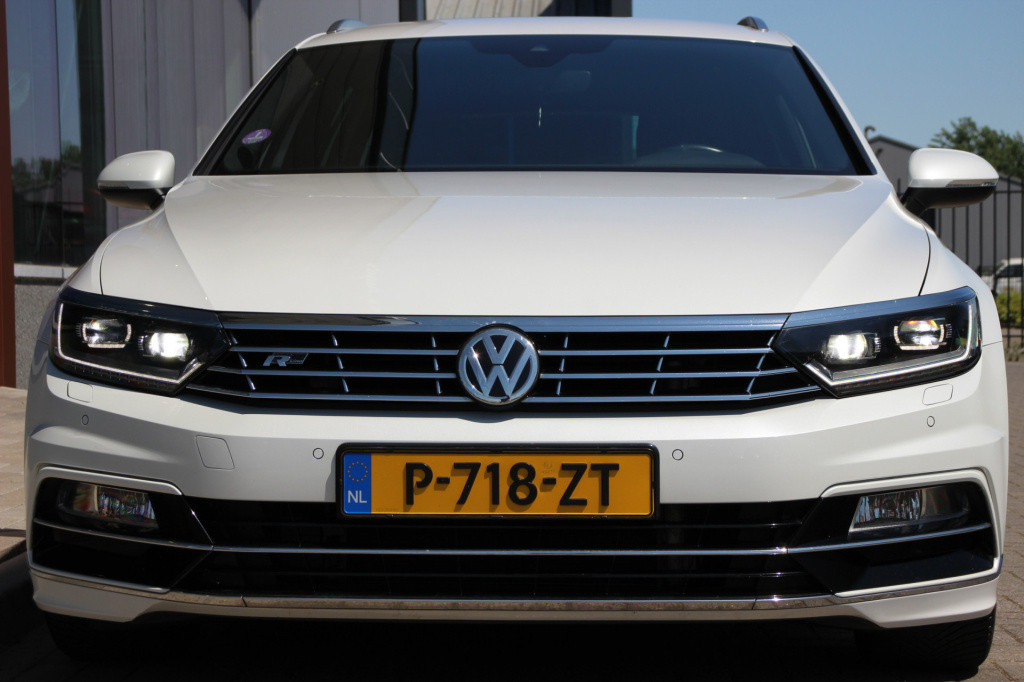 Volkswagen Passat variant 2.0 tsi 220pk highline r-line | dynauidio | acc |