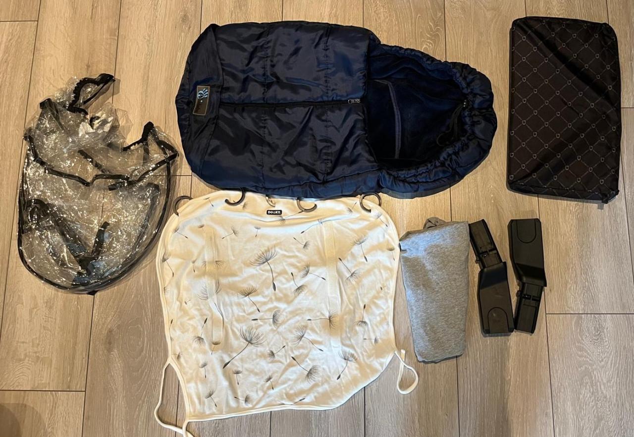 Kinderwagen - nette staat - compleet met accessoires