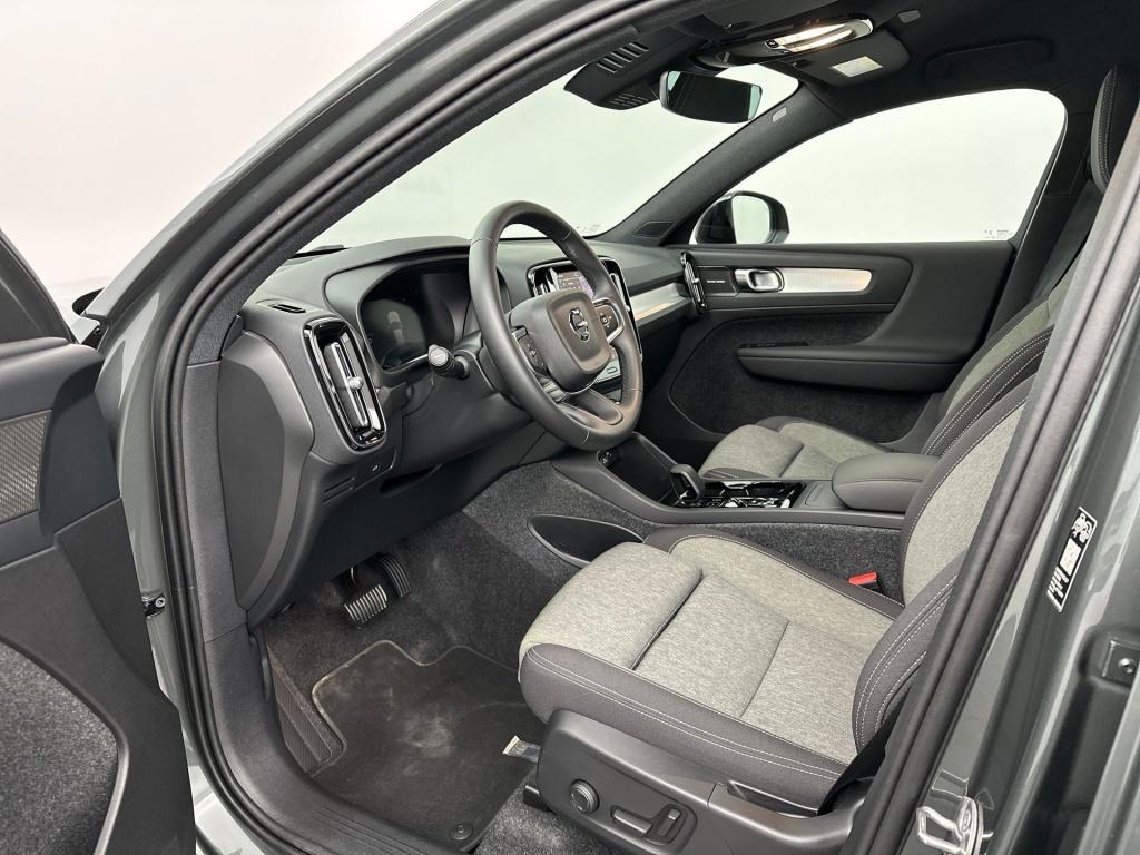 Volvo XC40 b4 197pk plus dark| camera| trekhaak| adap.cruise| h&k audio