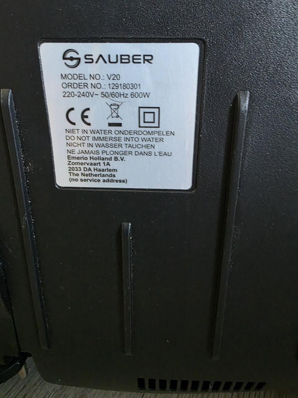 Goed werkend stofzuiger merk SAUBER met stof zak-220V-600W
