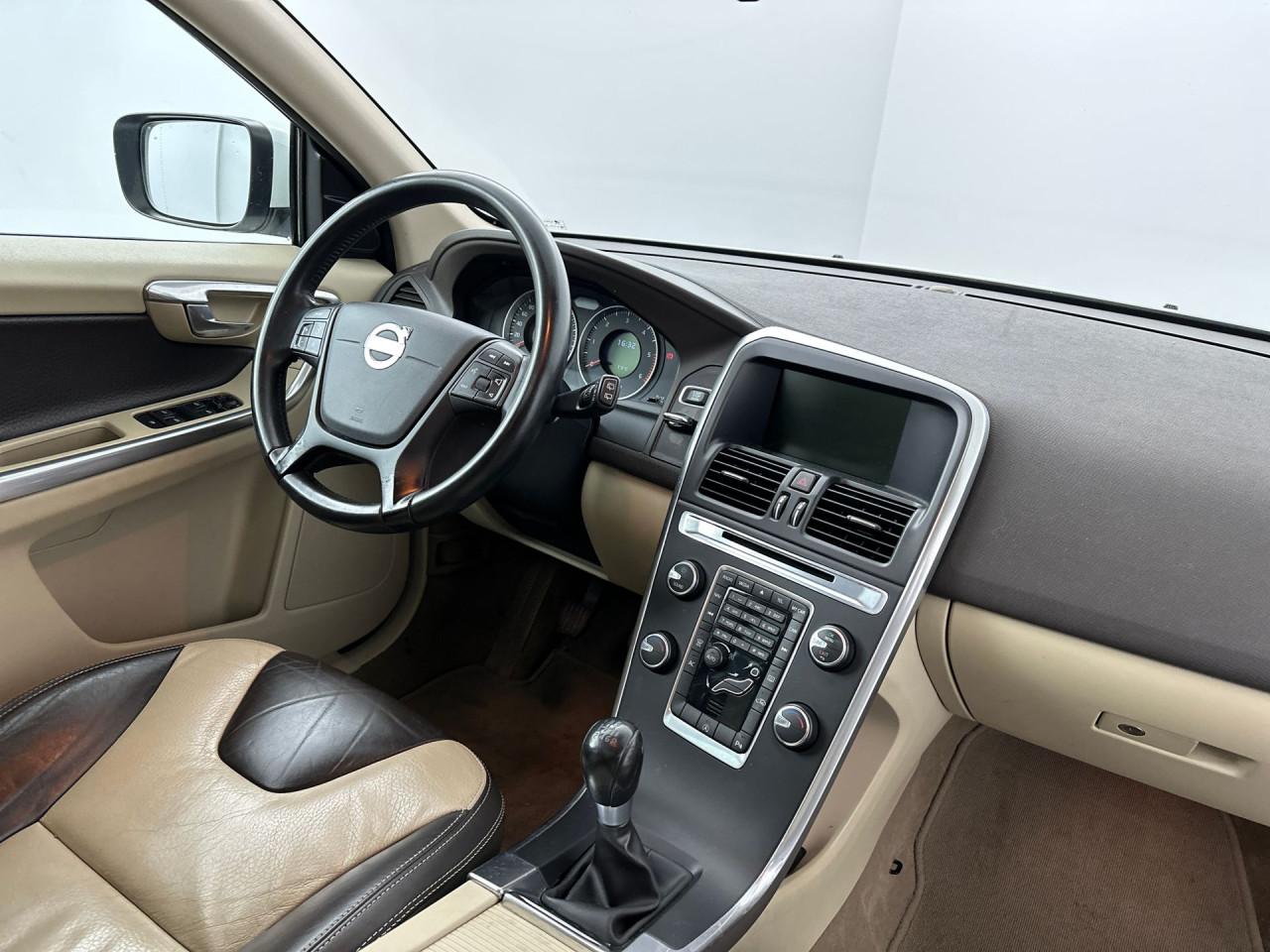 Volvo XC60 - 2.0 D3 FWD Kinetic | Camera | Leder | Navi | Trekhaak