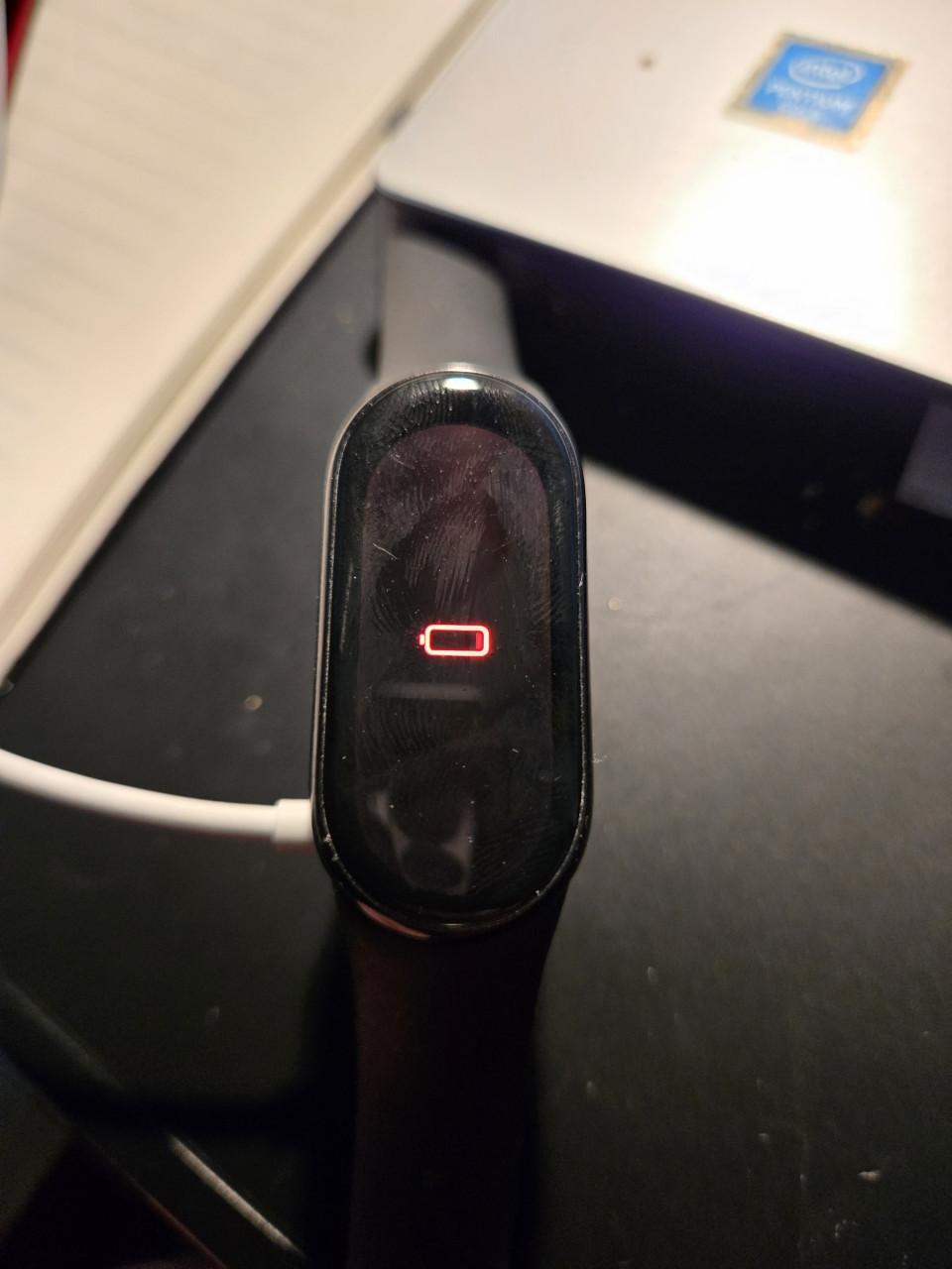 Xiaomi Smart Band (Mi Band 8). met 3 bandjes en oplaadkabel