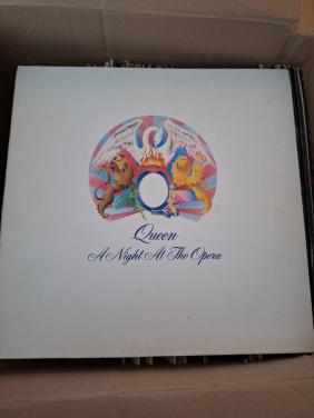 Te koop originele lp Queen  A Night At The Opera 1975 in zeer goede staat.