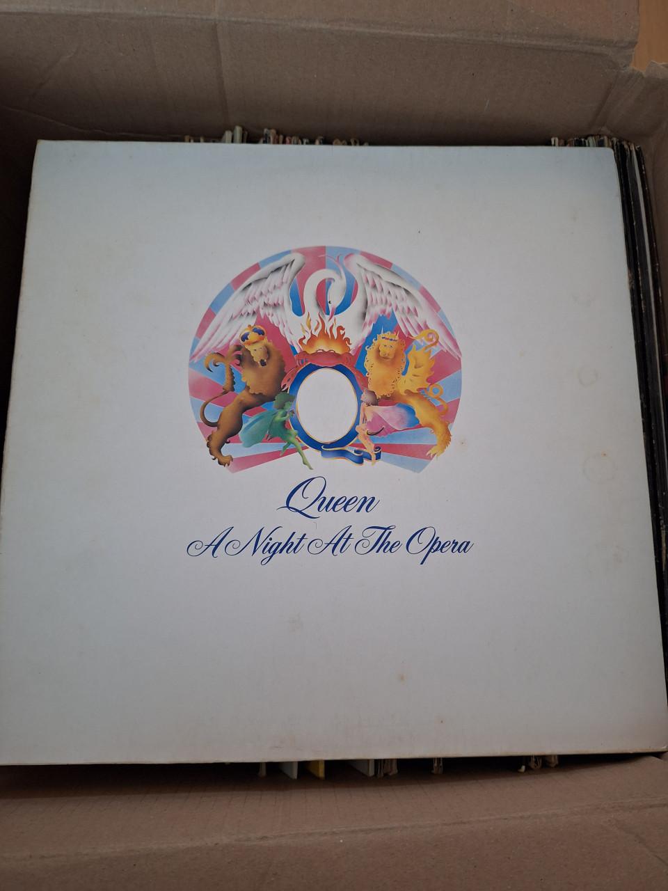 Te koop originele lp Queen  A Night At The Opera 1975 in zeer goede staat.