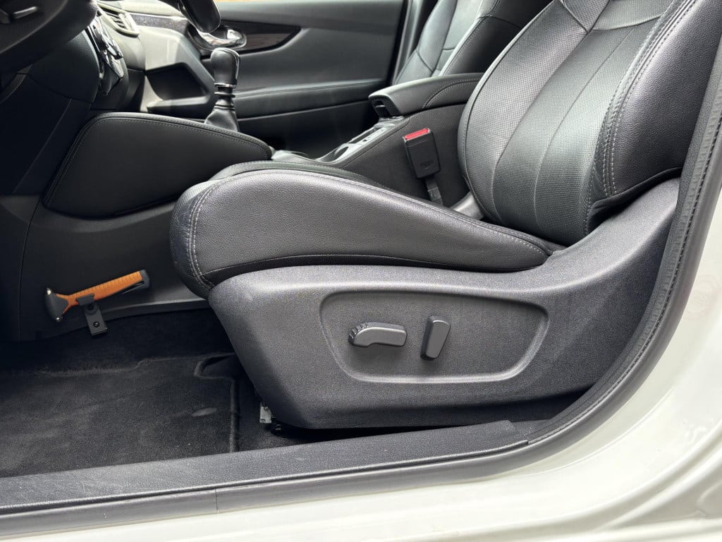 Nissan Qashqai 1.6 tekna | panoramadak | leder | stoelverwarming | navigati