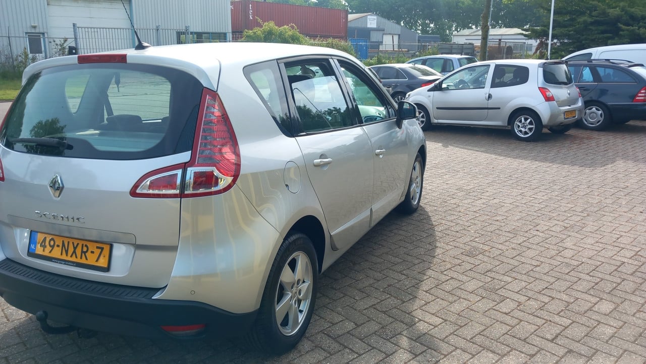 Renault SCENIC 2.0 Dynamique Automaat !! bj:2011 airco-navigatie
