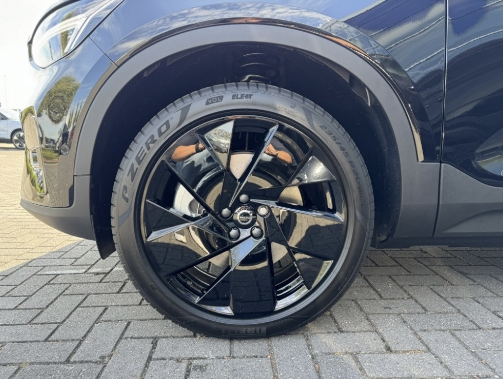 Volvo Ex40 plus black edition