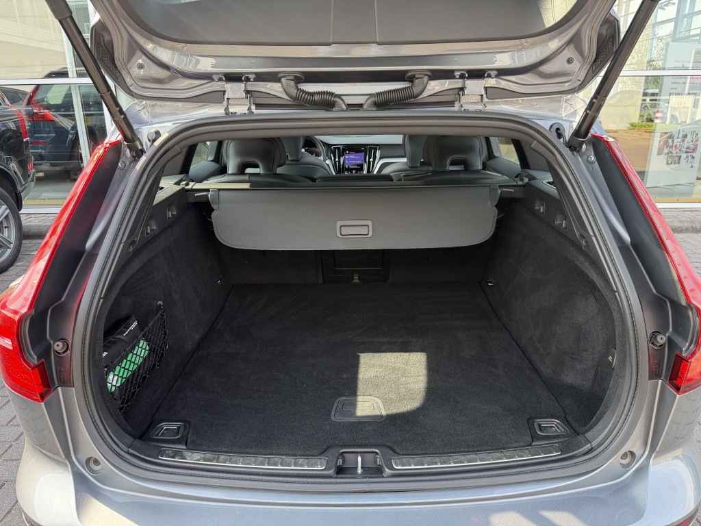 Volvo V60 t6 340pk recharge r-design| panodak| adap.cruise| trekhaak| stan