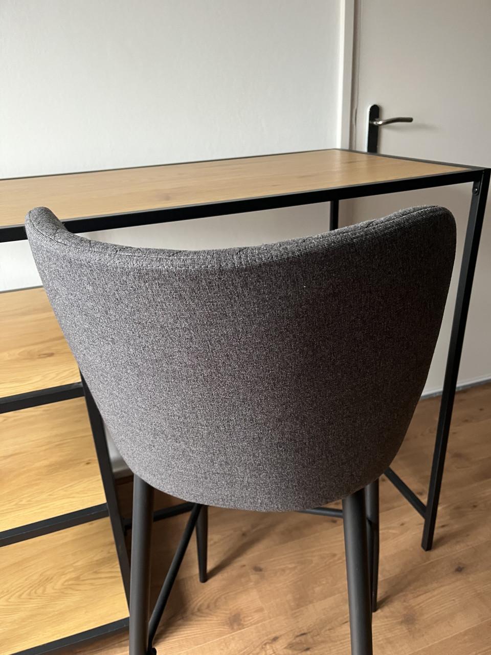 Bartafel met barstoel