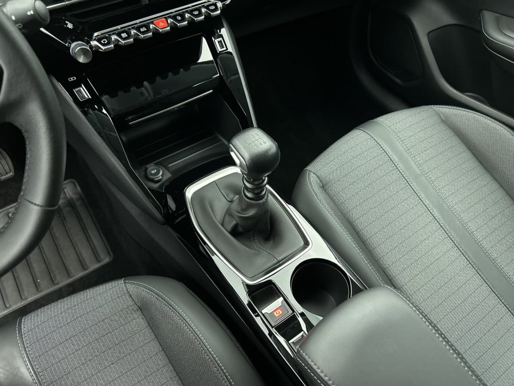 Peugeot 208 100 pk allure pack | rijklaar | camera achter | keyless | 3d co