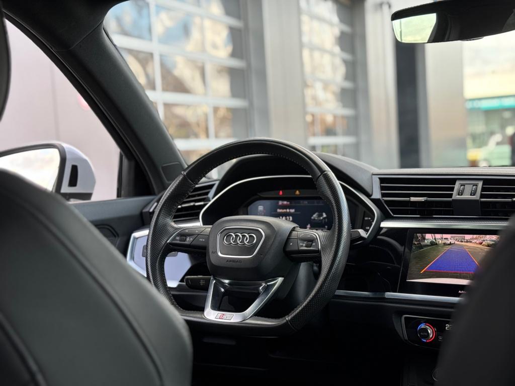 Audi Q3 35 tfsi 3x s-line* keyless * matrix led * camera * carplay