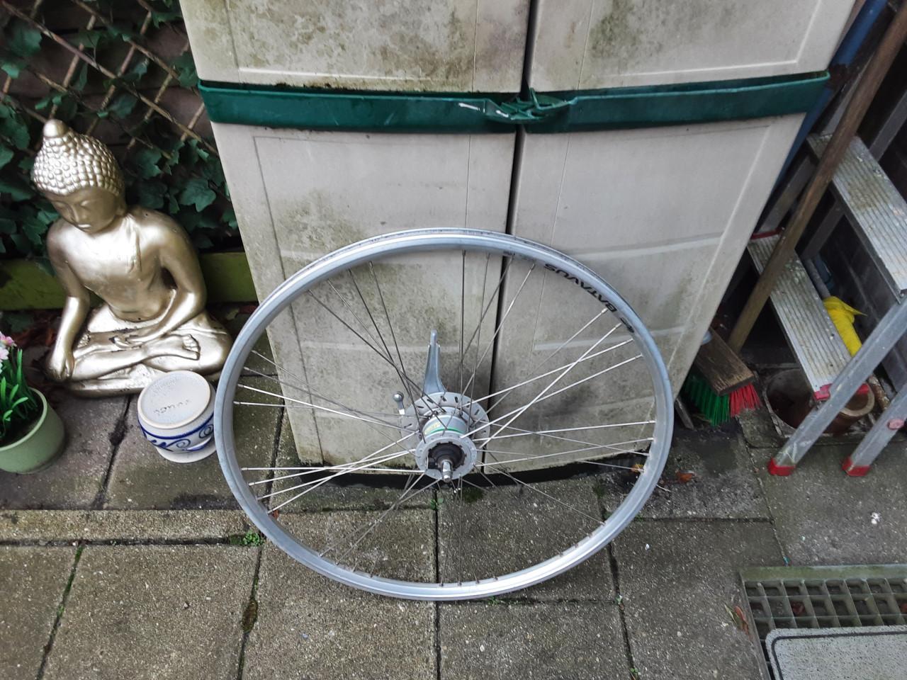 Batavus 28 inch shimano nexus voorwiel, naafdynamo, rollerbrake rem