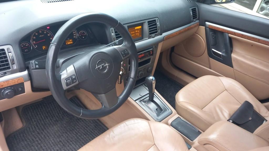 Opel SIGNUM 2.2-16v Sport automaat !! 5 deurs bj:2006 airco leer