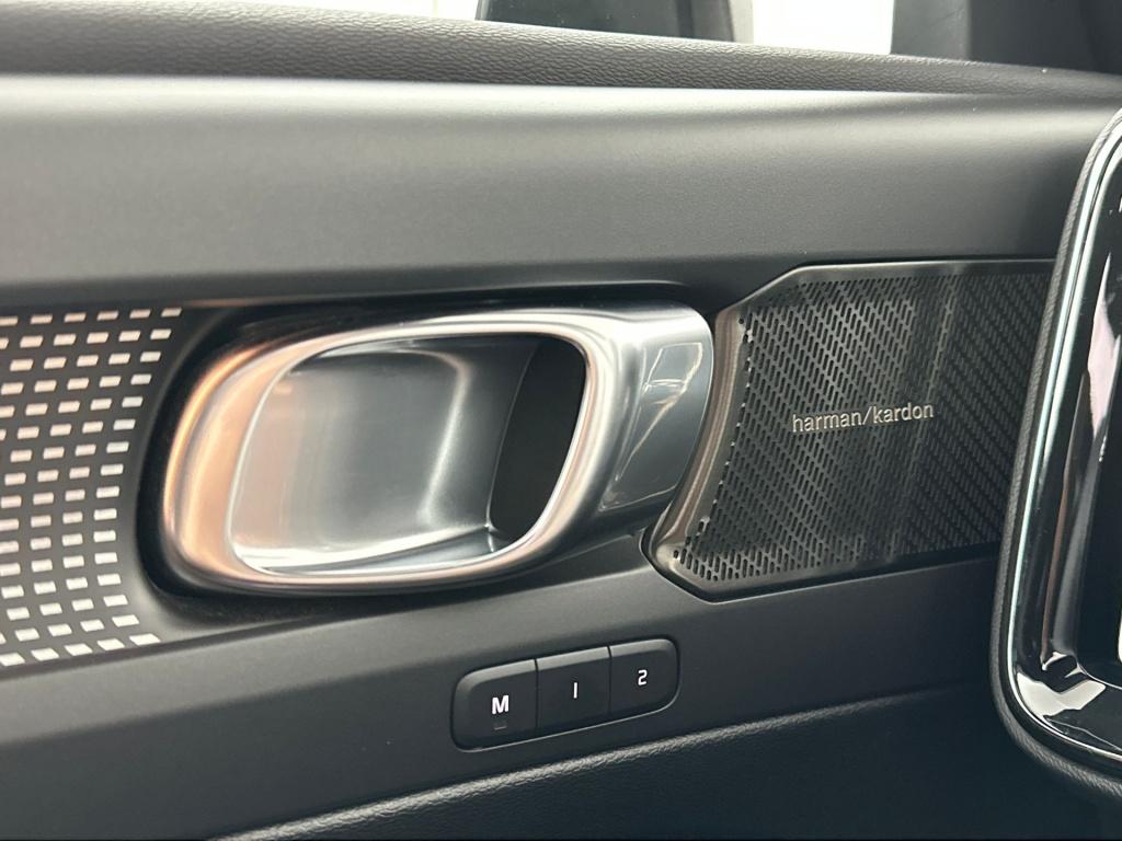 Volvo XC40 p8 408pk awd recharge r-design| pano| 360camera| h&k audio|