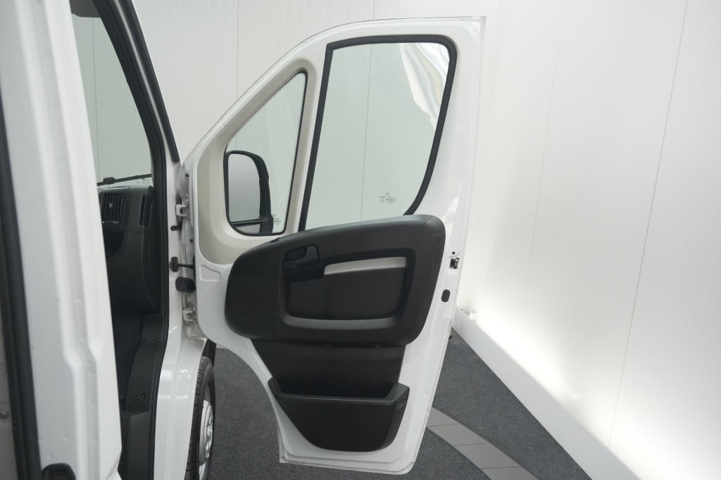 Peugeot Boxer 330 2.2 bluehdi 140 l2h2 premium | navigatie | houtenvloer in