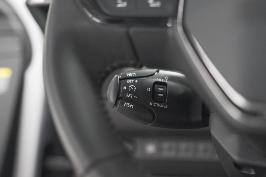 Peugeot 208 puretech 100 allure | navigatie | parkeersensoren | apple carpl