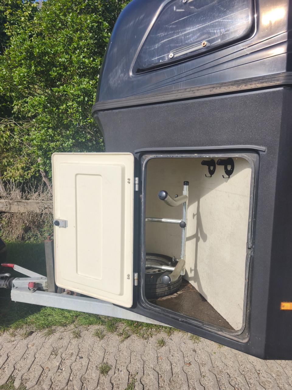Tweepaardstrailer Hotra