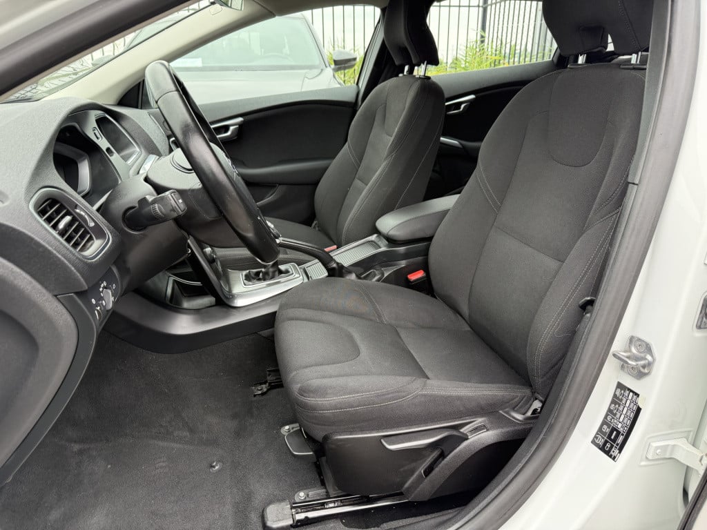 Volvo V40 1.6 t2 r-design | navi | cruise | stoelverwarming | parkeersensor
