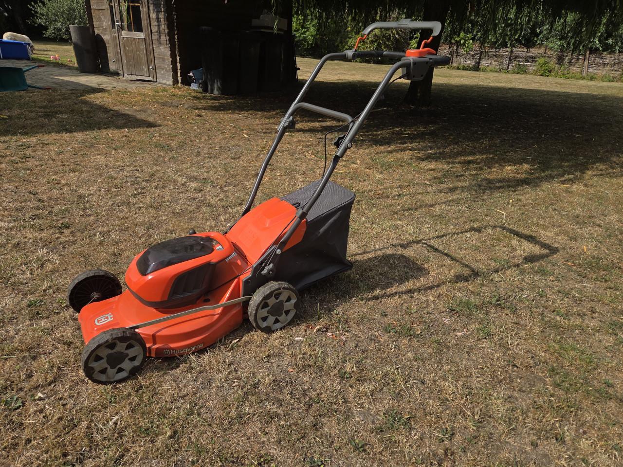 Husqvarna LC 137i accu grasmaaier