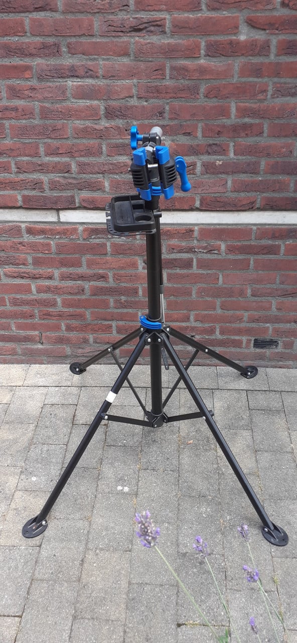 Fietsenstandaard voor onderhoud