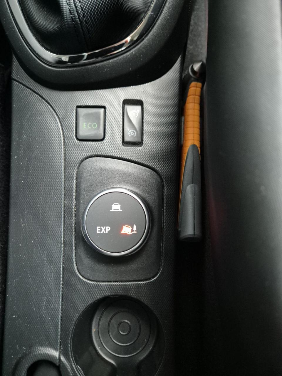 Renault Captur tce 90 helly hansen camera, trekhaak, all season banden, nav