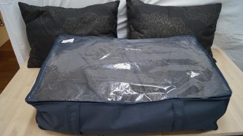 Trendmax zwartte sprei met gouden borduursels